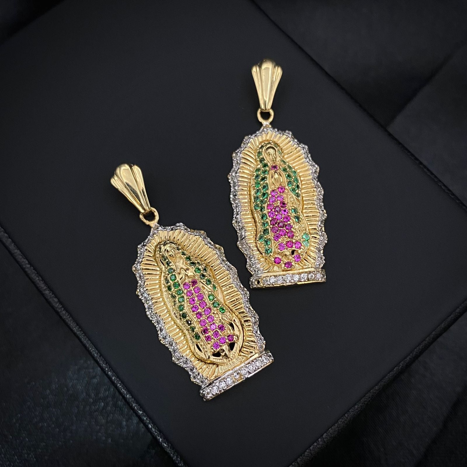 Dije Virgen de Guadalupe 5.2gr/3.9cm Circones Verdes Rosas Blancos Oro Amarillo*
