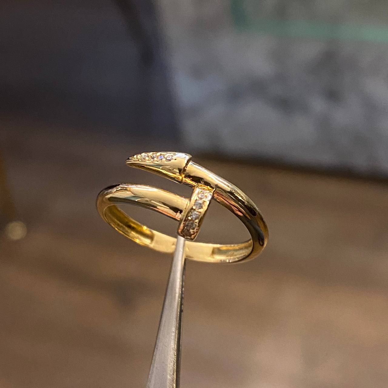 Anillo Clavo 2.7gr-T8 Circones Blancos Oro Amarillo