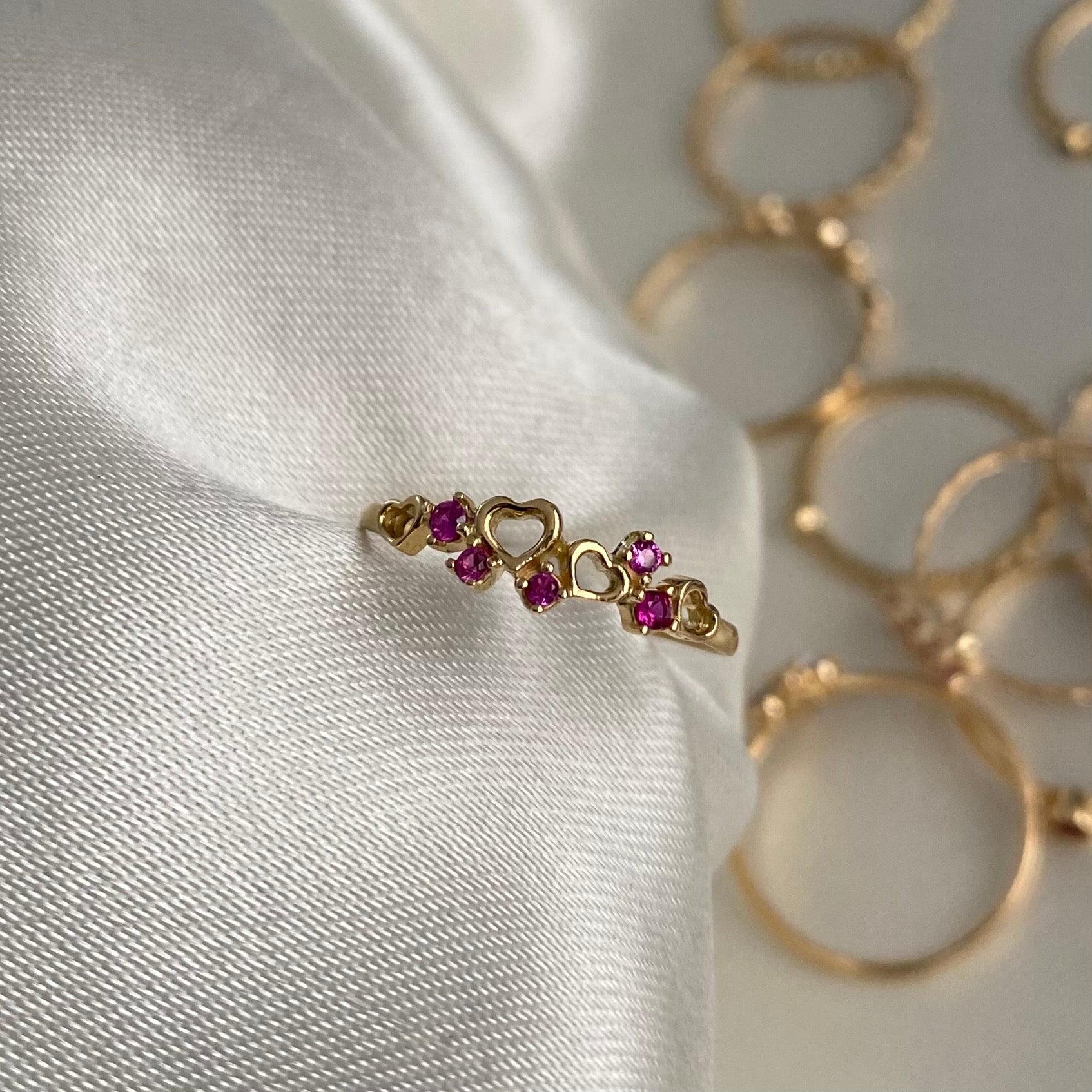 Anillo Corazones 1.05gr-T7 1/4 Circones Fucsia Oro Amarillo