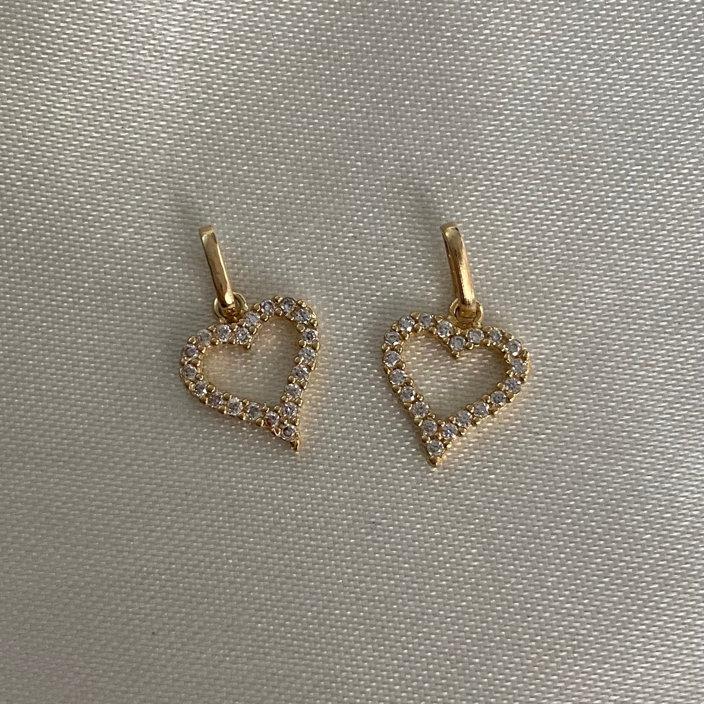 Dije Corazon Silueta 0.85gr Circones Blancos Oro Amarillo