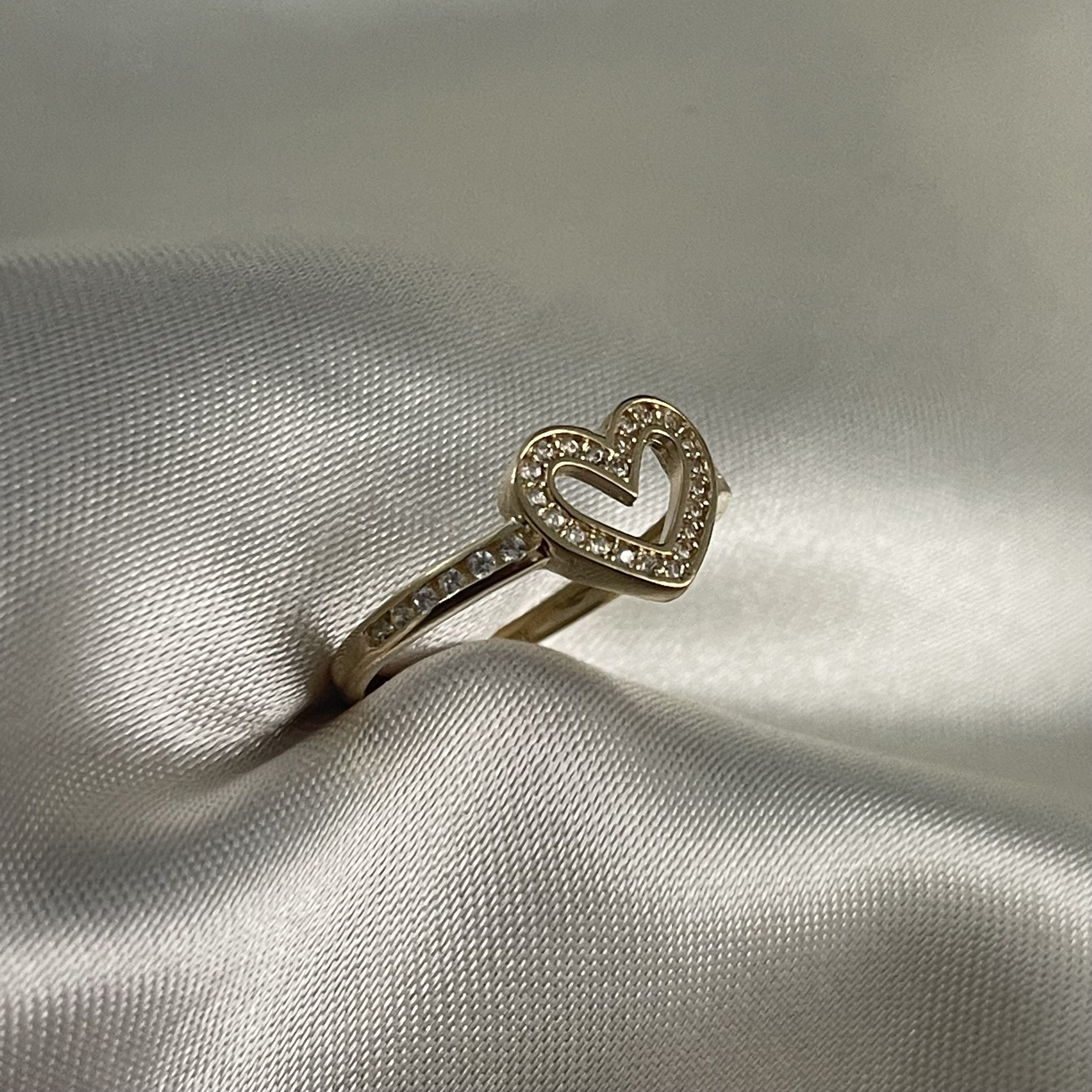 Anillo Corazon T5 1/2 - 2.45gr Oro Amarillo Circones Blanco