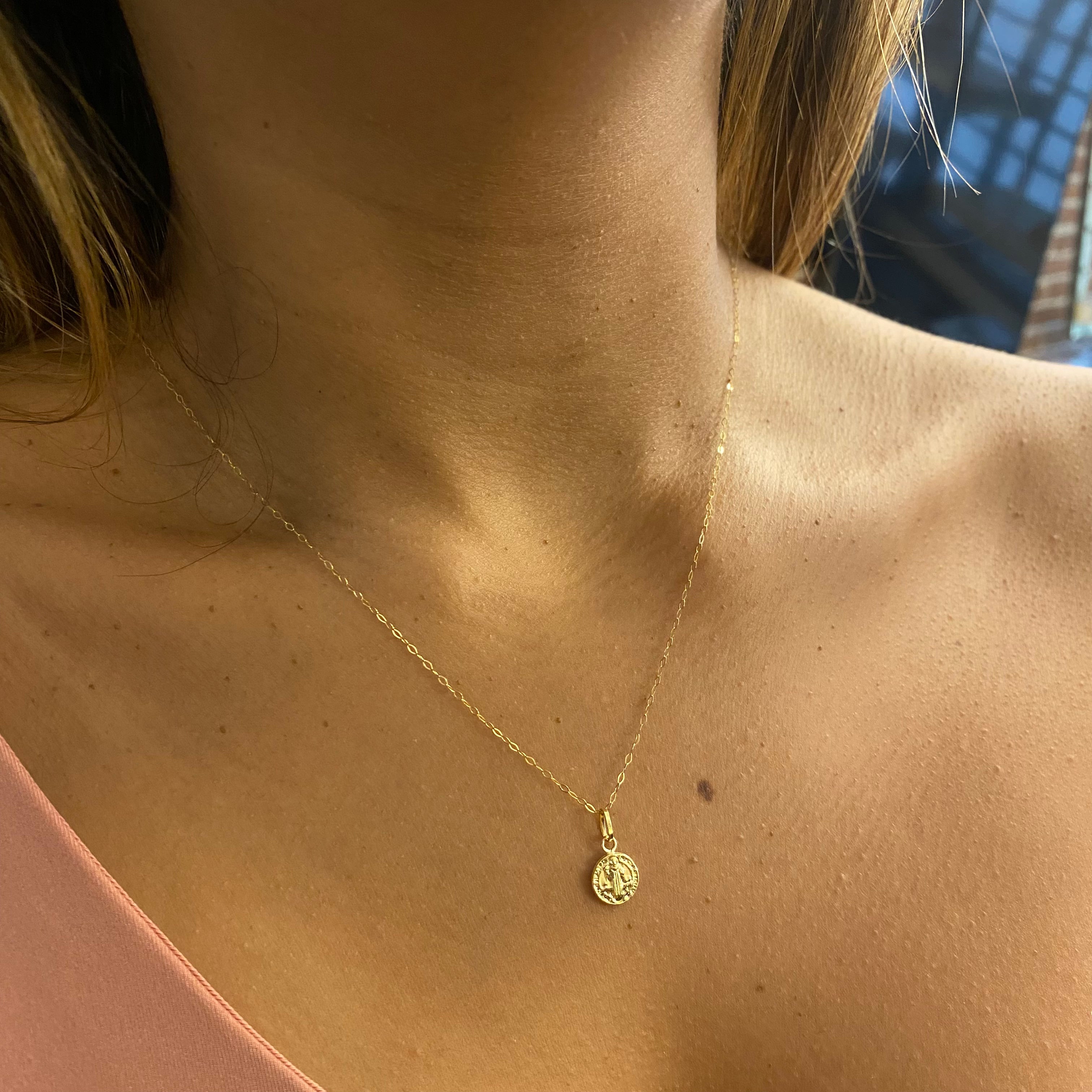 OFERTA!! Set Cadena Aro Seguido 0.7gr/45cm + Dije San Benito 0.35gr Oro Amarillo