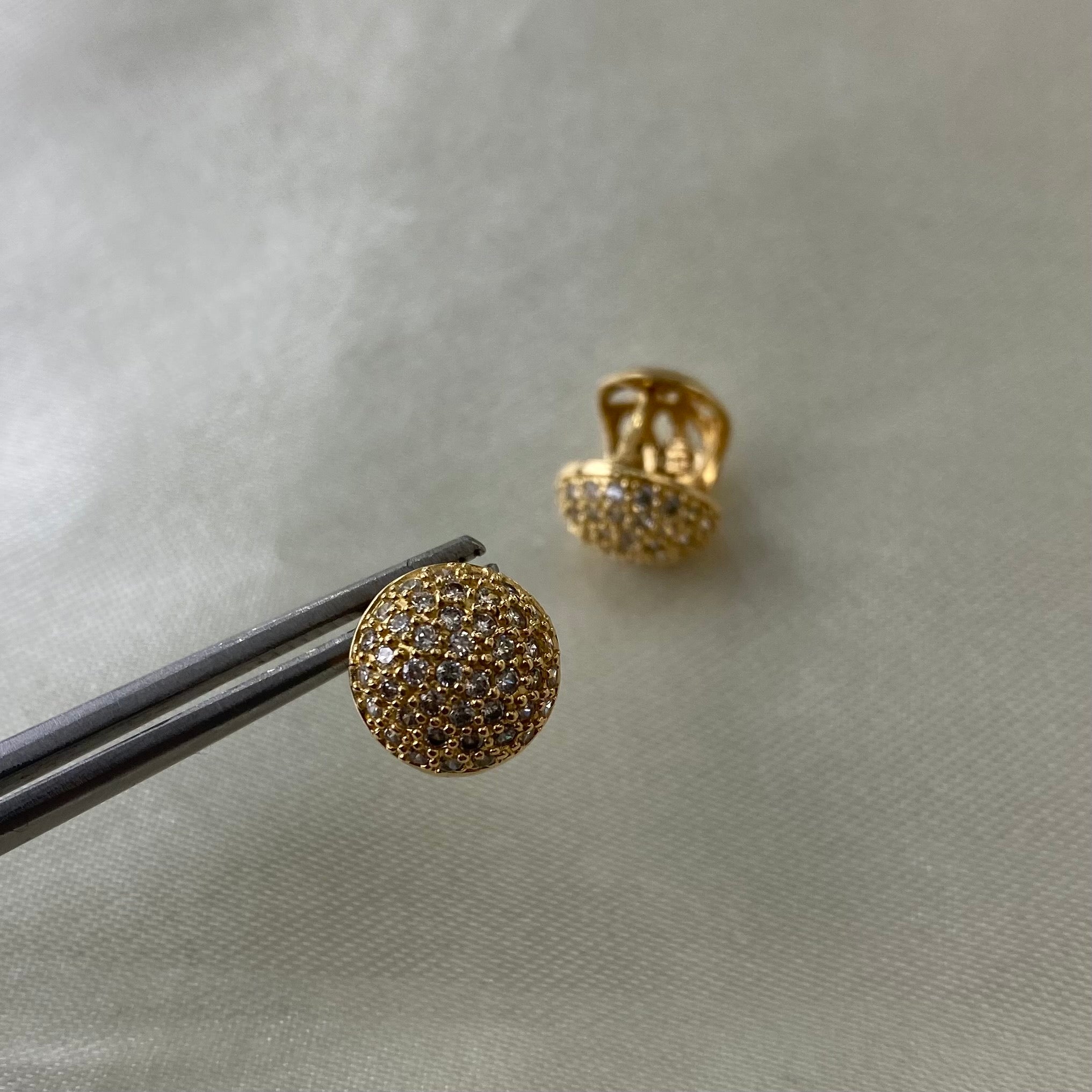 Candongas 4.5gr/1cm Cerradas Oro Amarillo Circones Blancos