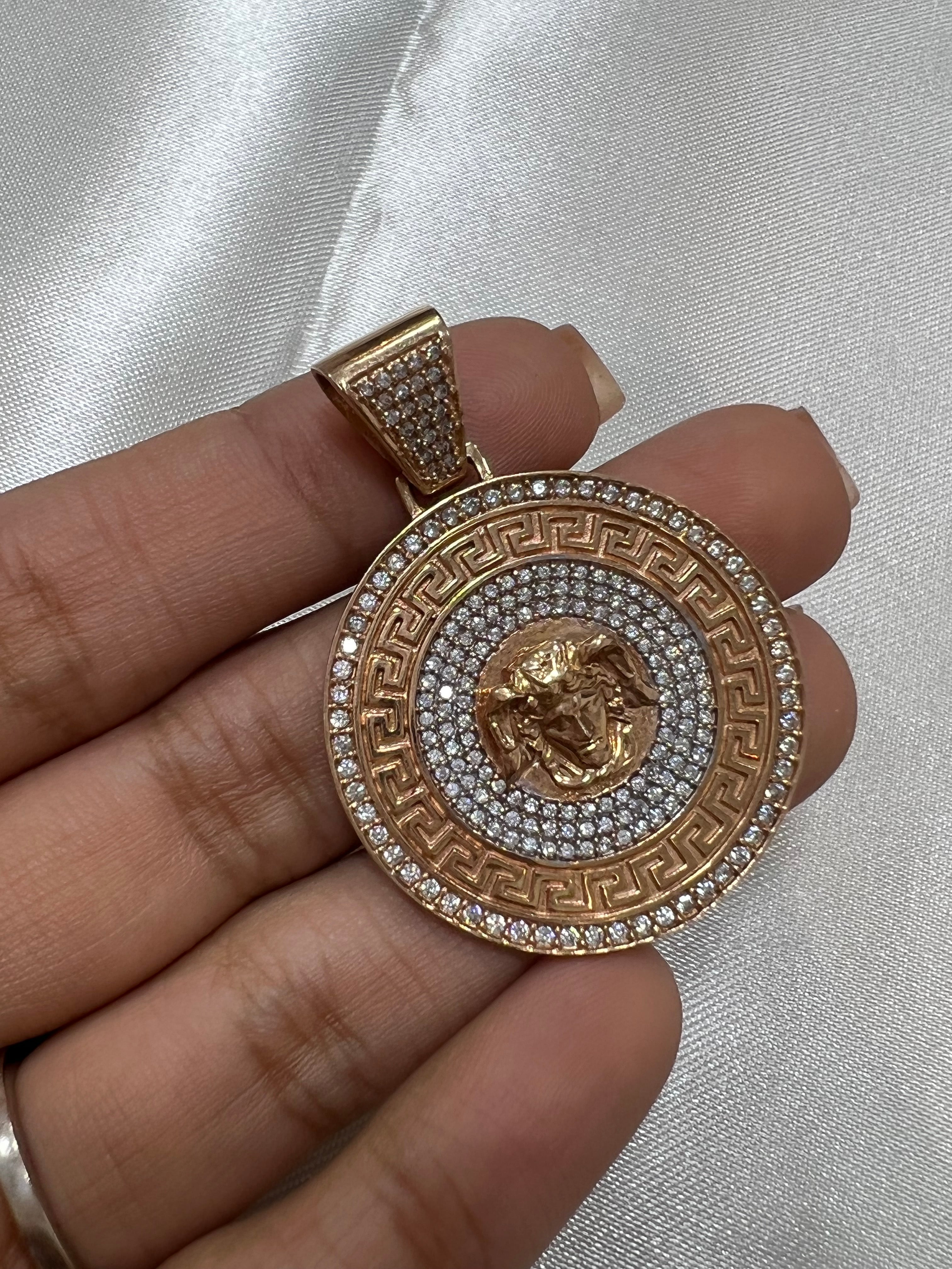 Dije Medusa Vs 12.45gr Oro rosa Circones Blancos