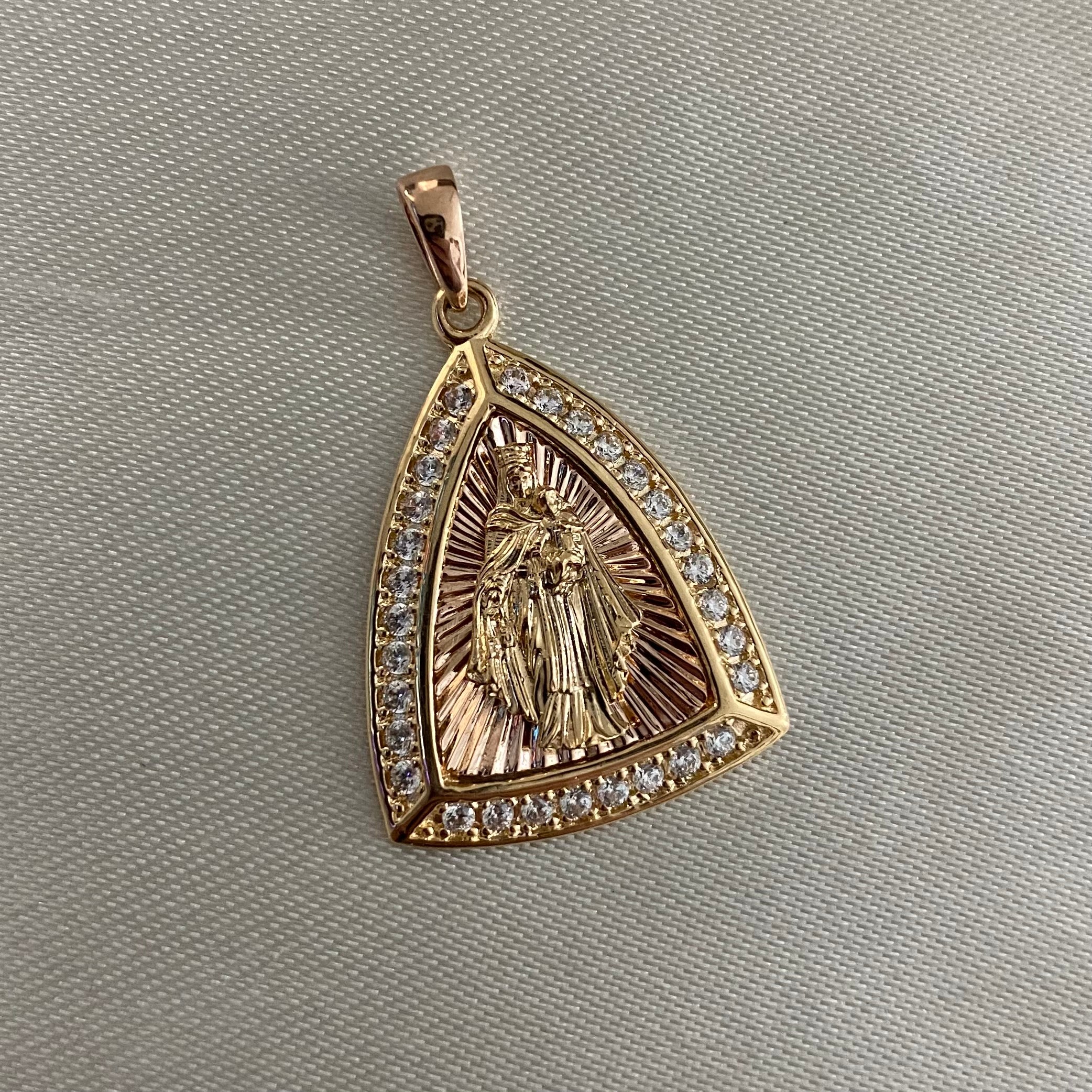 Dije Virgen Del Carmen 4.55gr Dos Oros Circones Blancos