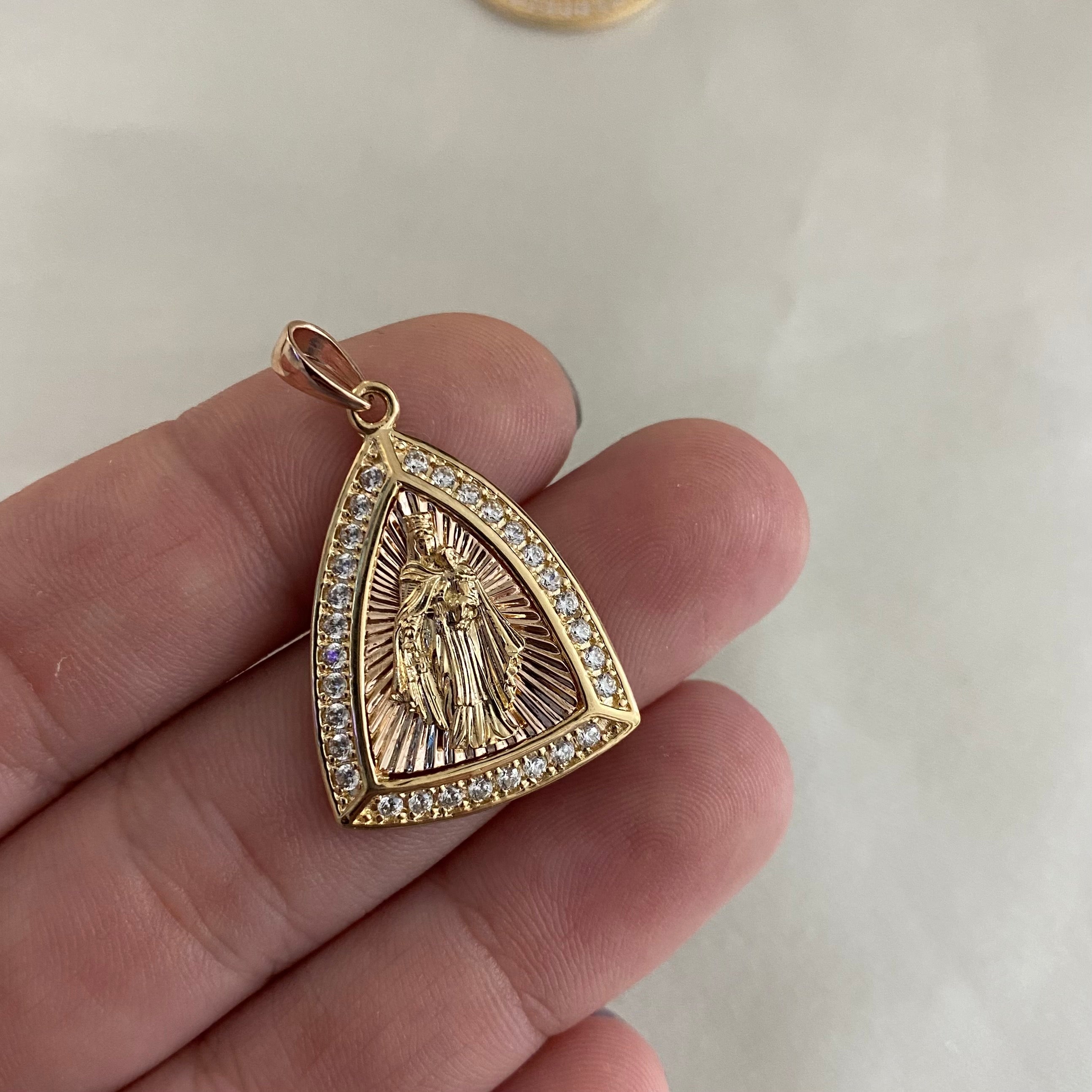 Dije Virgen Del Carmen 4.55gr Dos Oros Circones Blancos