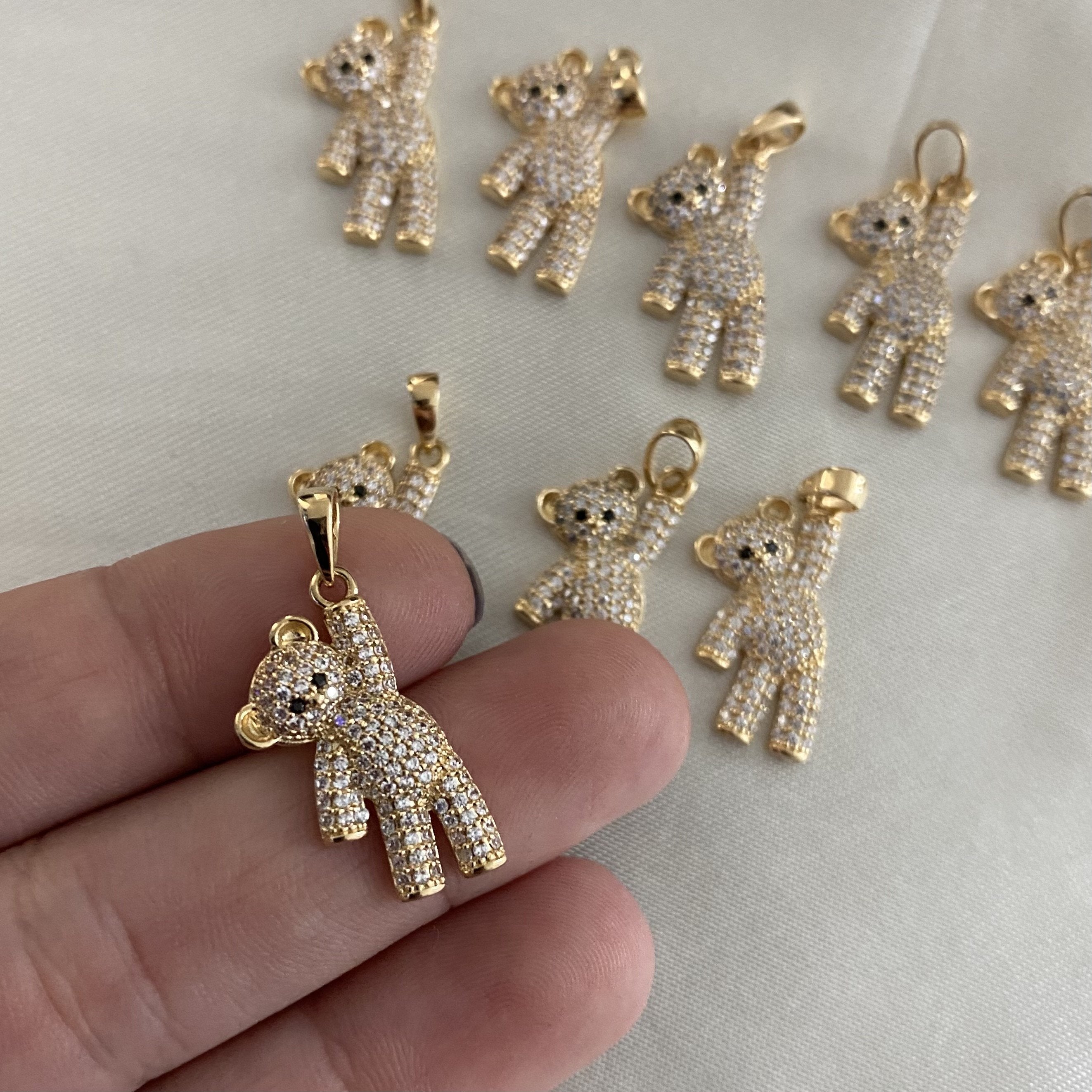 Dije Oso 2.75gr Circones Blancos Oro Amarillo