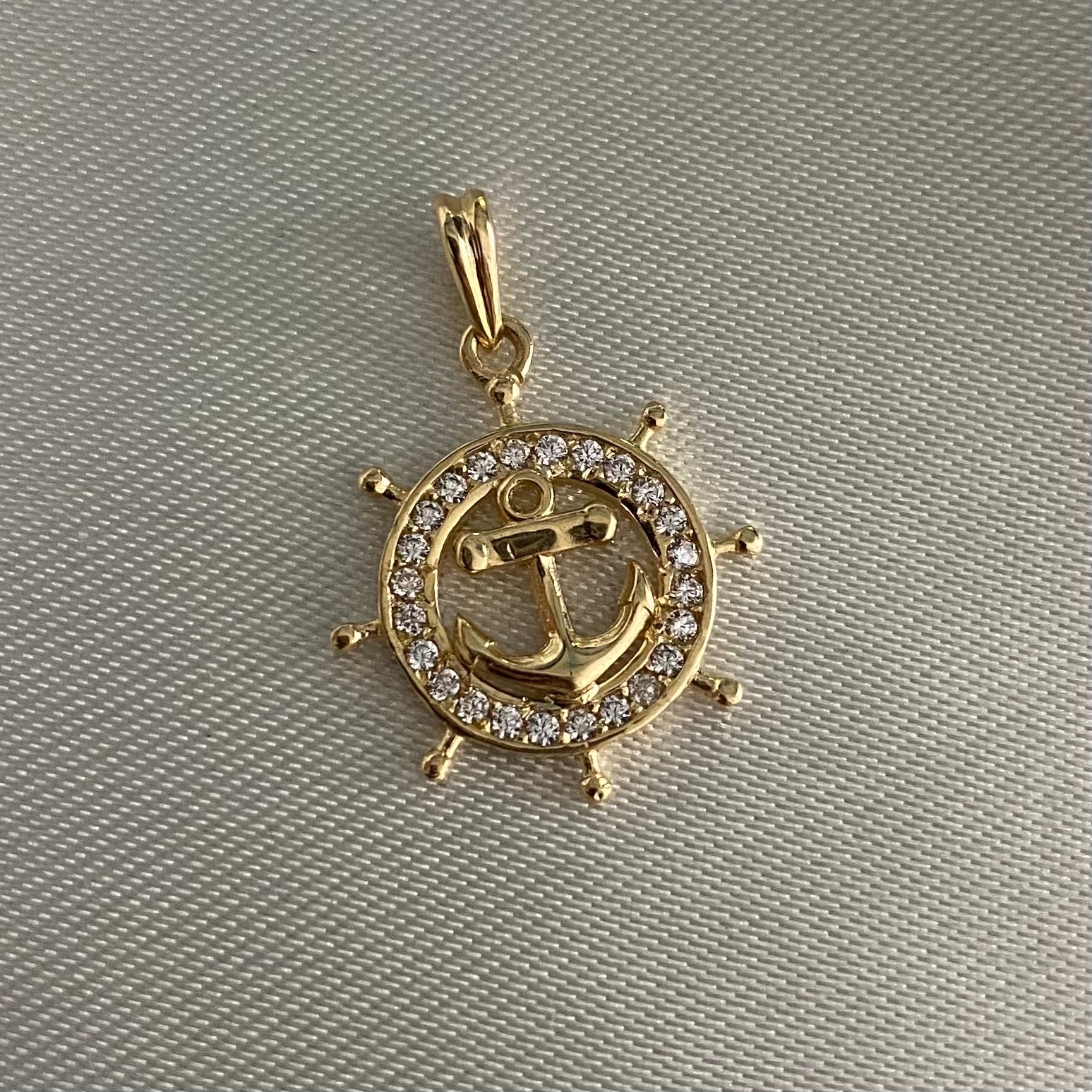 Dije Ancla 1.9gr Oro Amarillo Circones Blancos
