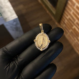 Dije Virgen Milagrosa 5.0gr / 3.3cm Circones Blancos Oro Amarillo*