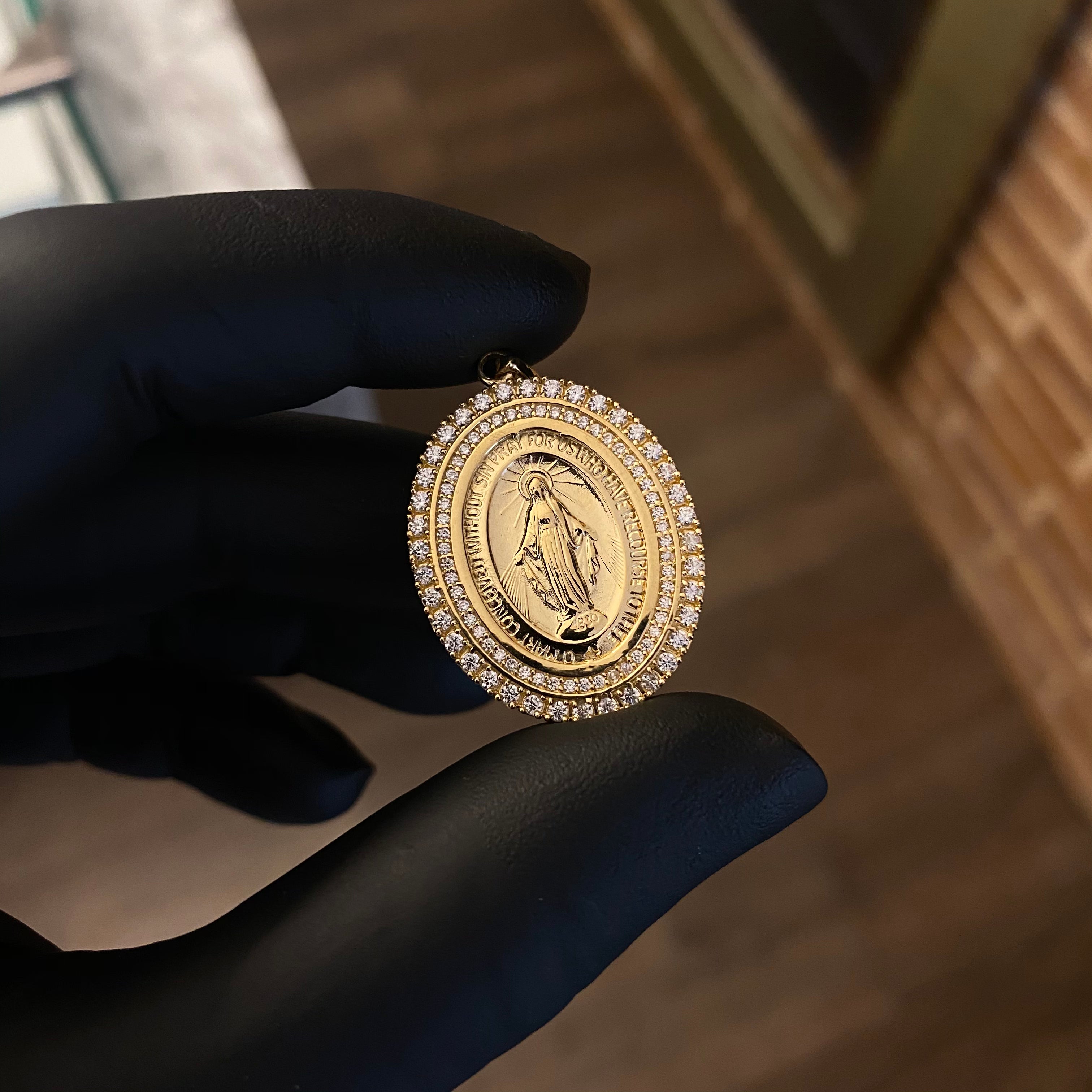 Dije Virgen Milagrosa 7.1gr/3.7cm Circones Blancos Oro Amarillo