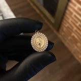 Dije Virgen Milagrosa 3.3gr/2.8cm Circones Blancos Oro Amarillo
