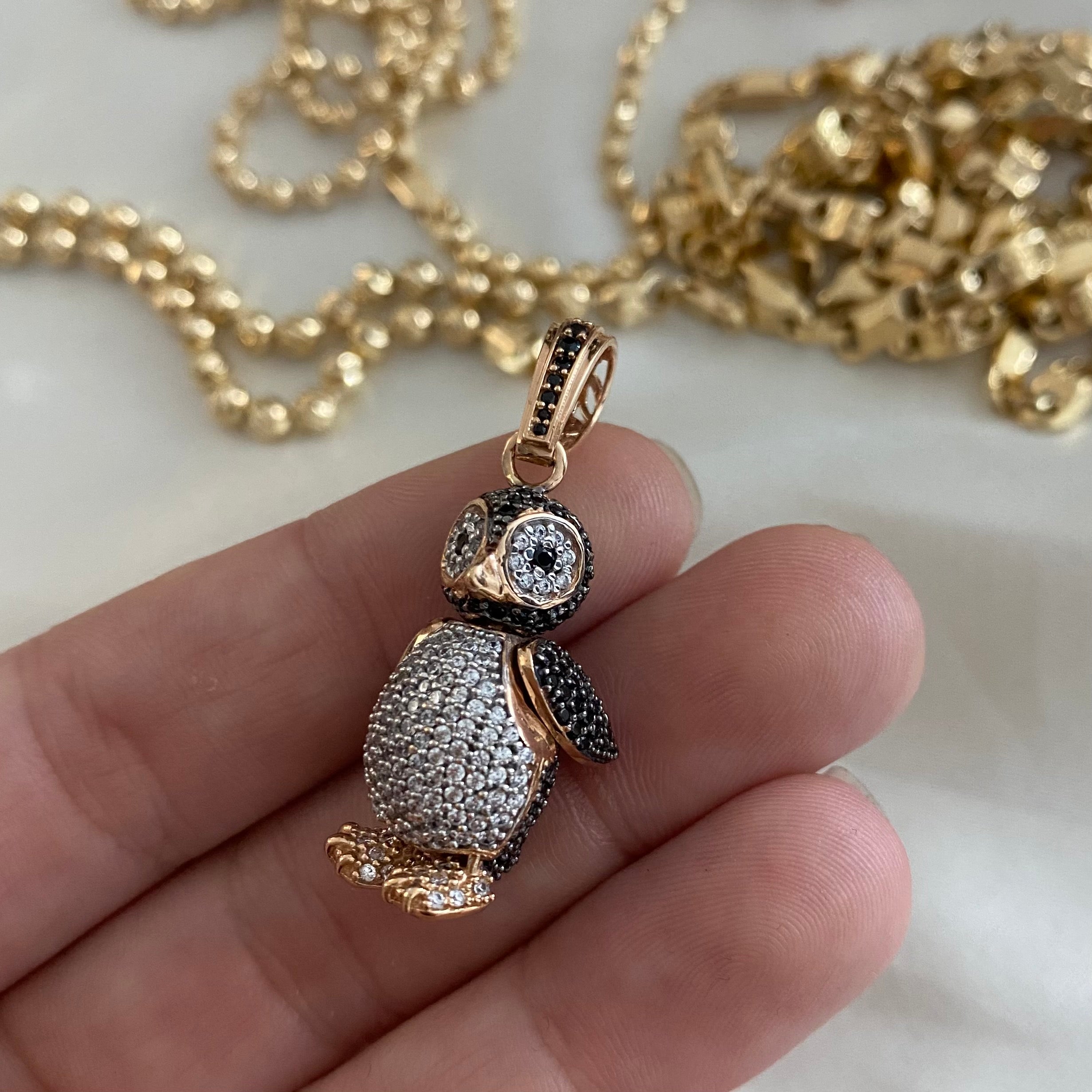 Dije Pingüino 7.95gr 3.7cm Articulado Oro Rosa Circones Negros y Blancos