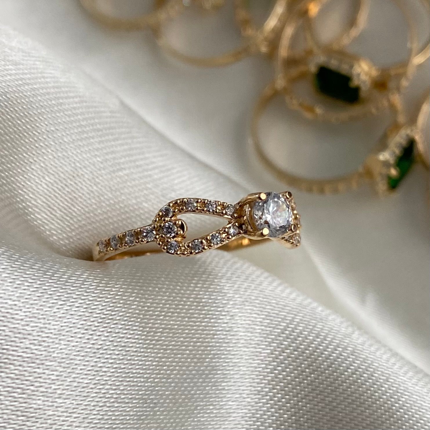 Anillo 2gr- T7 1/2 Solitario Circones Blancos Oro Amarillo