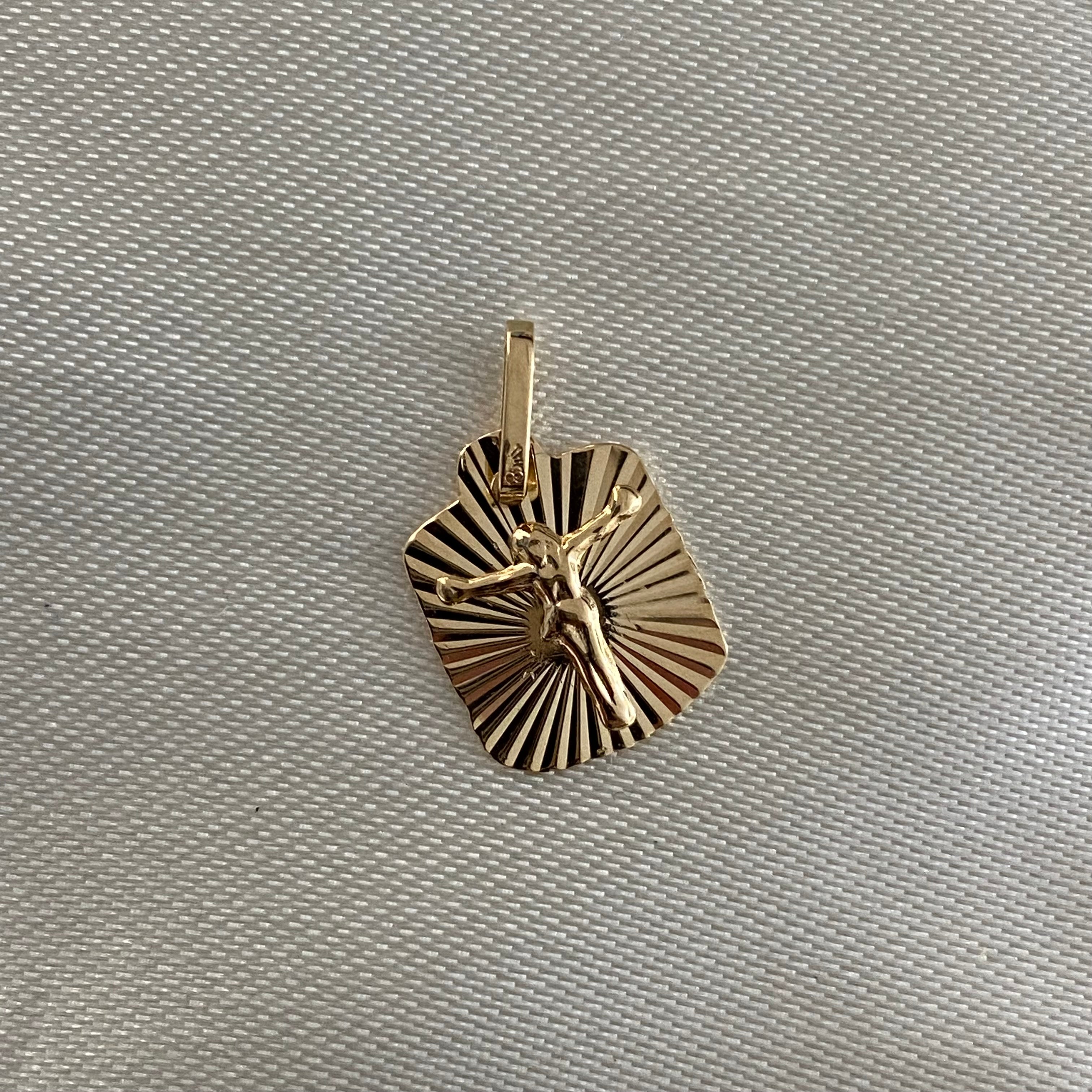 Dije Cristo 0.85gr Oro Amarillo Diamantado Placa