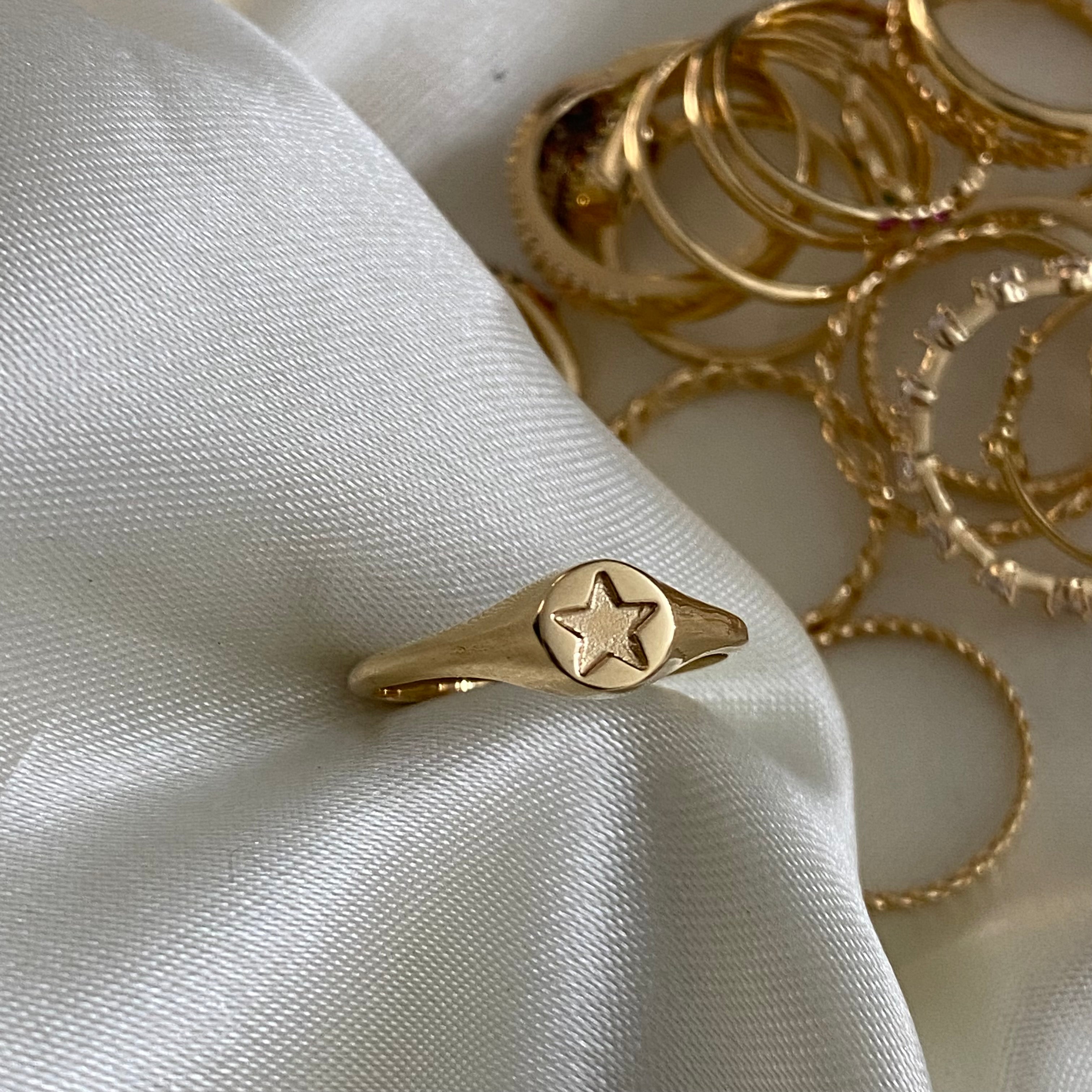 Anillo Estrella 1.8gr- T7 1/2 Sello Liso Oro Amarillo