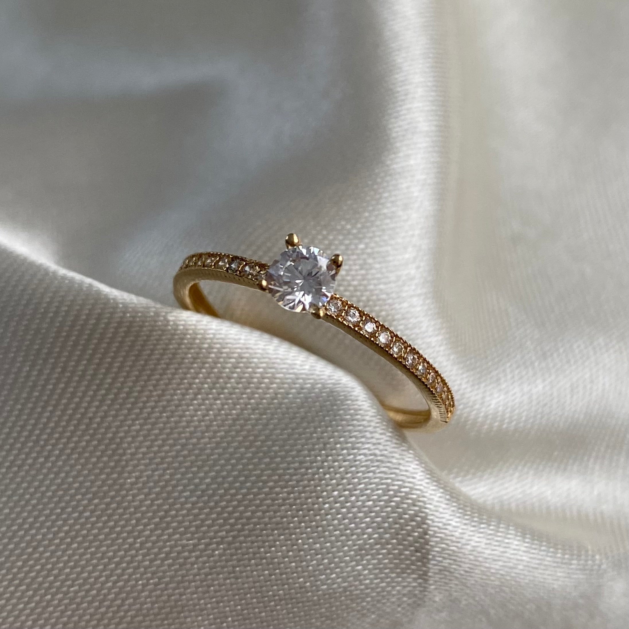 Solitario 1.4gr- T8 1/4 Circon Blanco Oro Amarillo