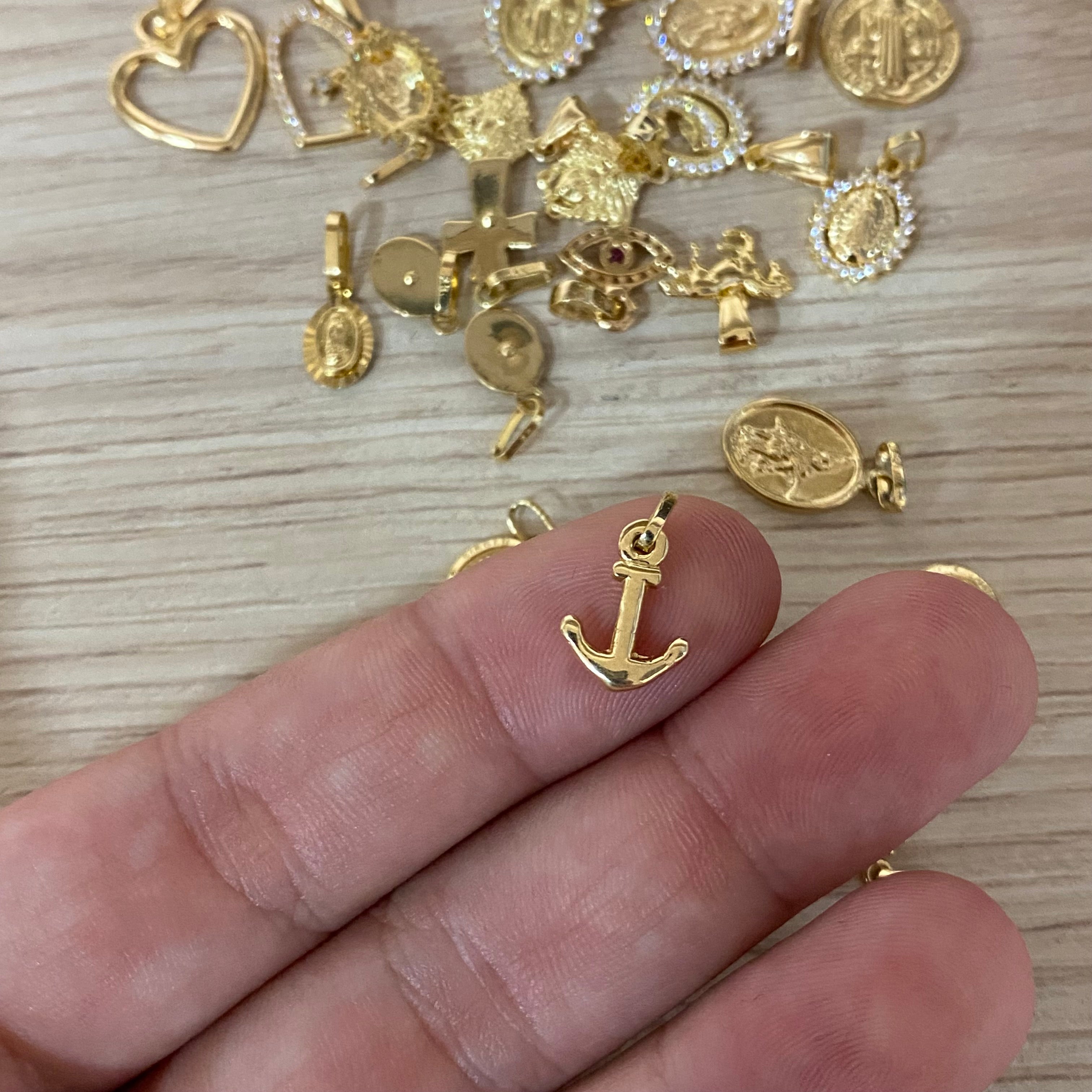 Dije Ancla 0.85gr/1.5cm Oro Amarillo*