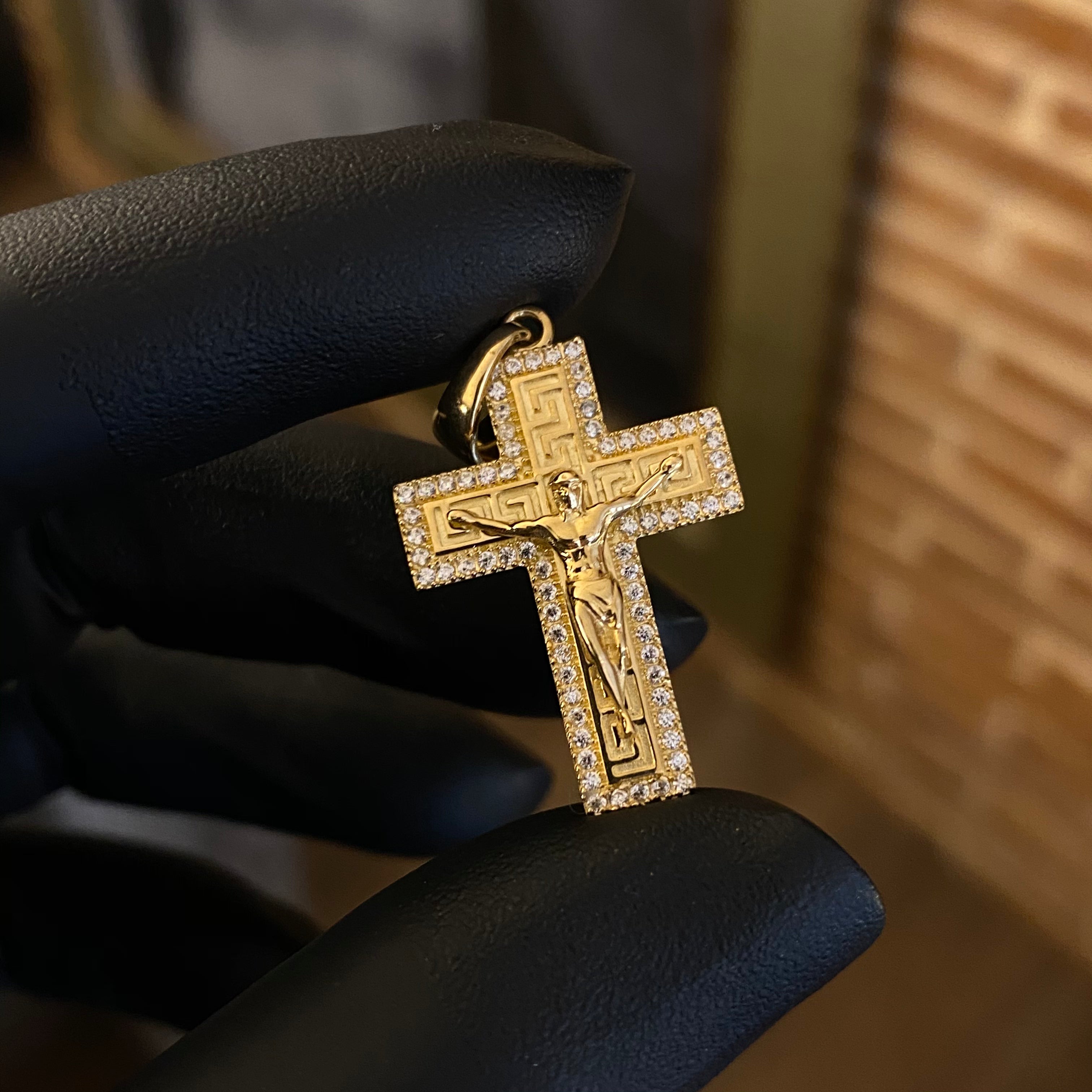 Dije Cristo Tribal 4.3gr/3cm Oro Amarillo Circones Blancos