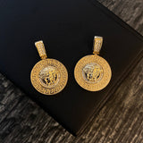 Dije Medalla Medusa 4gr Oro Amarillo Circones Blancos