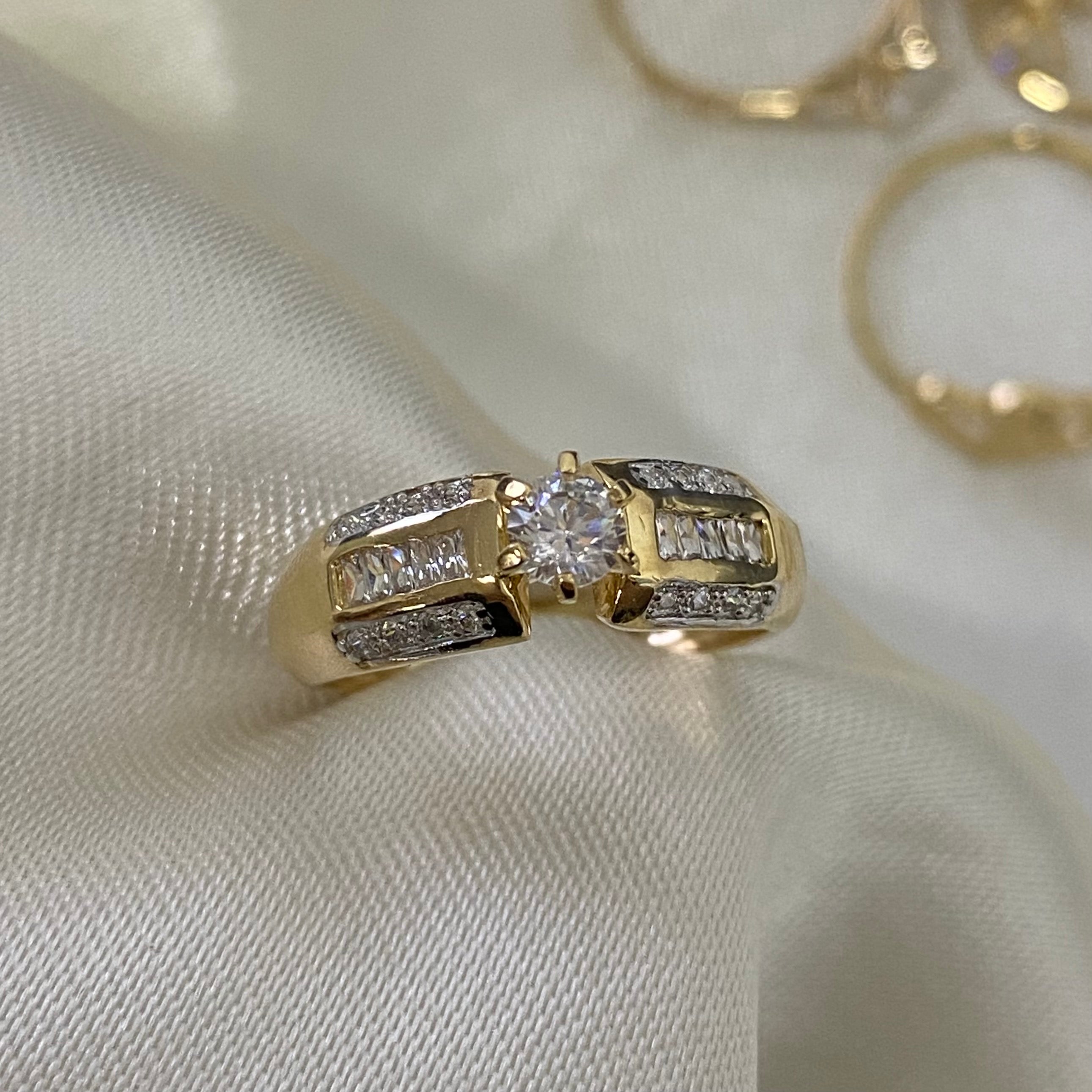Solitario 2.8gr - T7 Circones Blancos Oro Amarillo