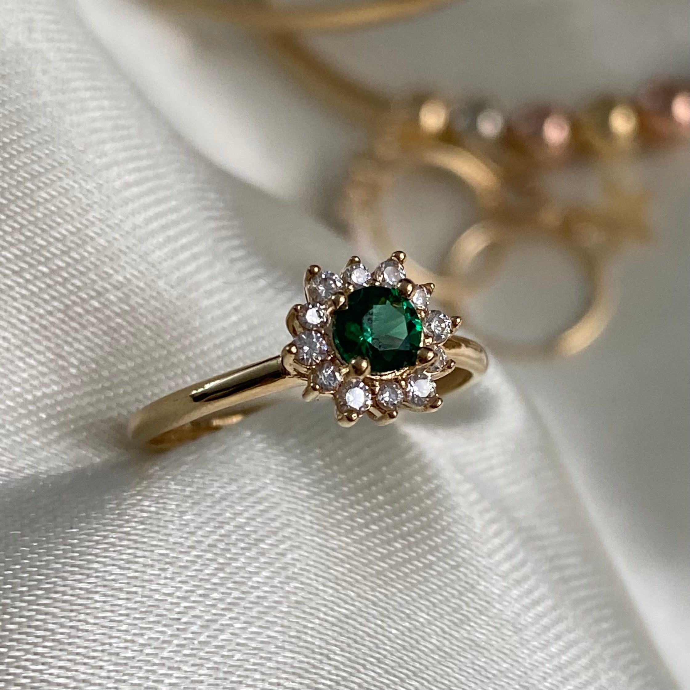 Anillo Flor 1.55gr - T5 3/4 Oro Blanco Circones Blancos Verde