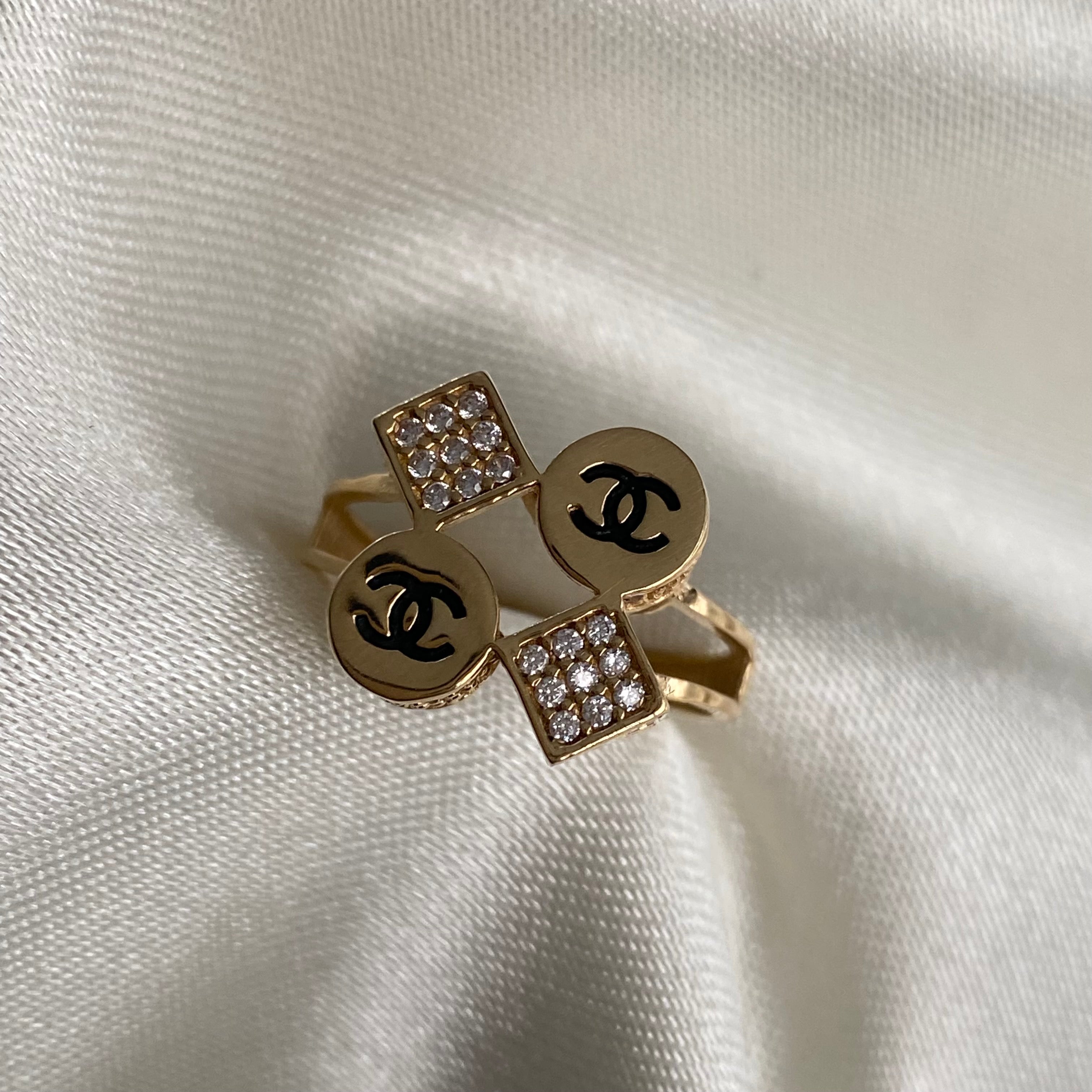 Anillo CH 3.8gr - T6 3/4 Oro Amarillo Circones Blancos
