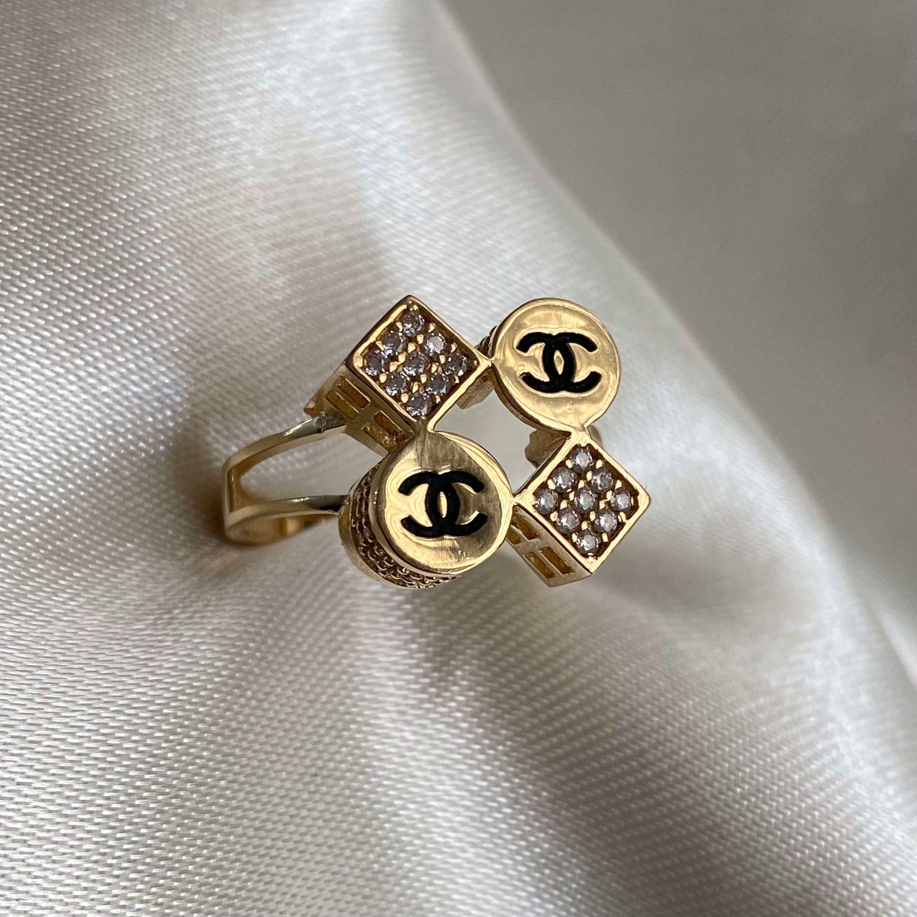 Anillo CH 3.8gr - T6 3/4 Oro Amarillo Circones Blancos