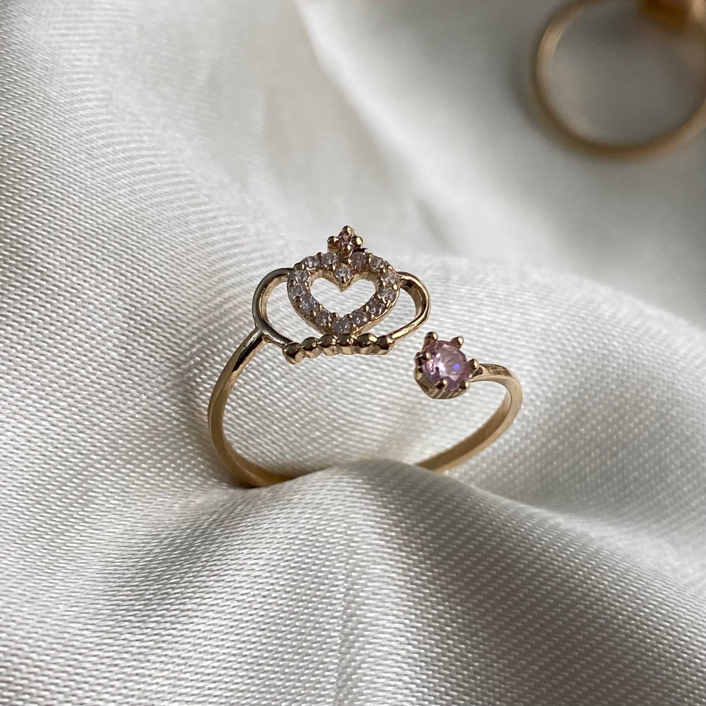 Anillo Corona 1.35gr - T7 1/2 Abrazo Oro Amarillo Circones Rosa Blancos