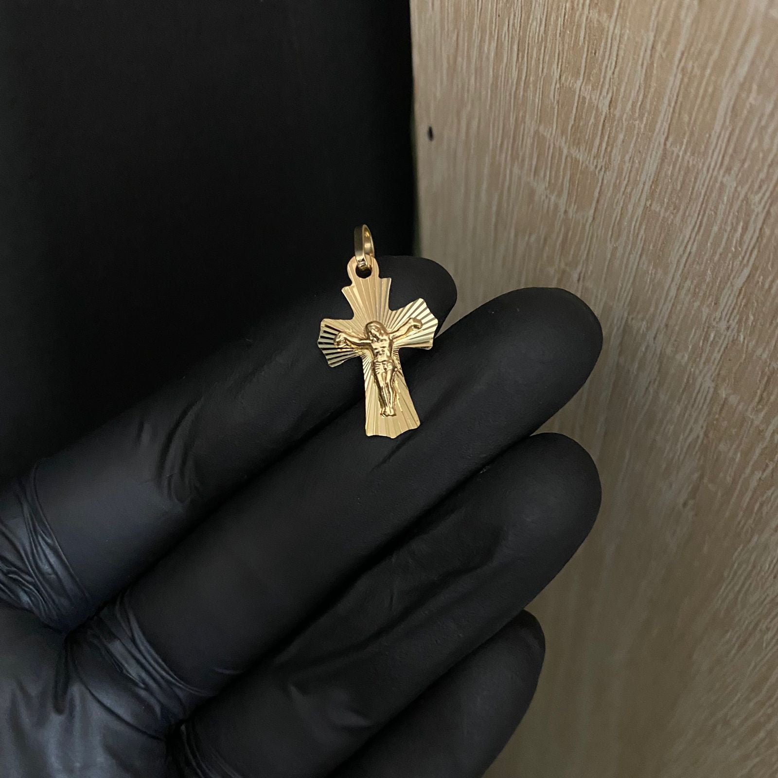 Dije Cristo 1.35gr Diamantado Oro Amarillo