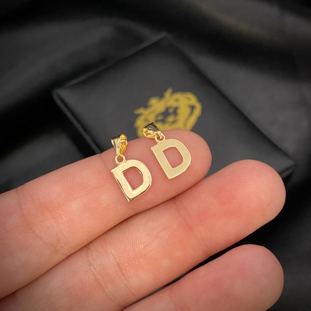 Dije Letra D 0.4 gr / 1.5cm Liso Oro Amarillo