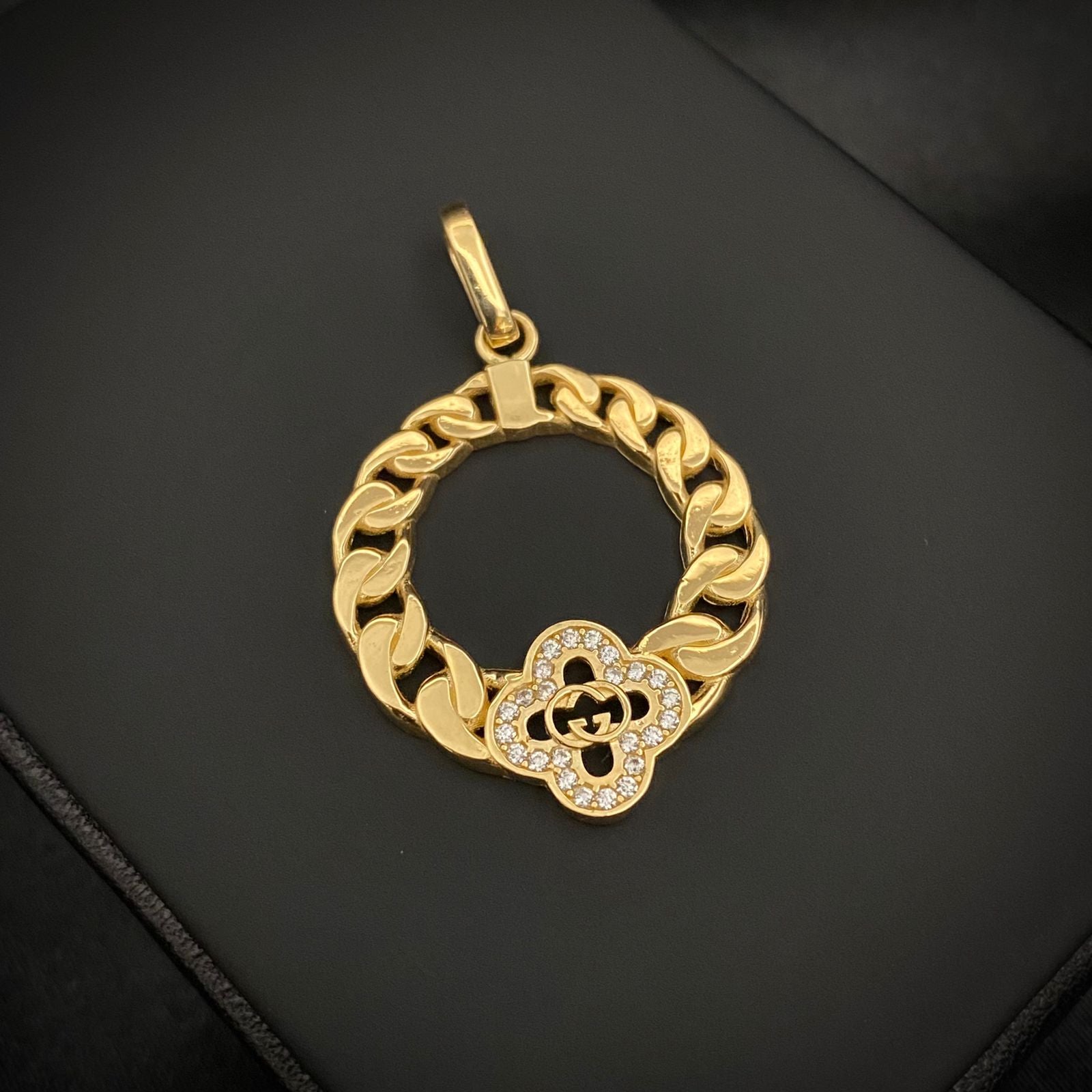 Dije Aro Cubano GC 4.5gr/2.4cm Circones Blancos Oro Amarillo