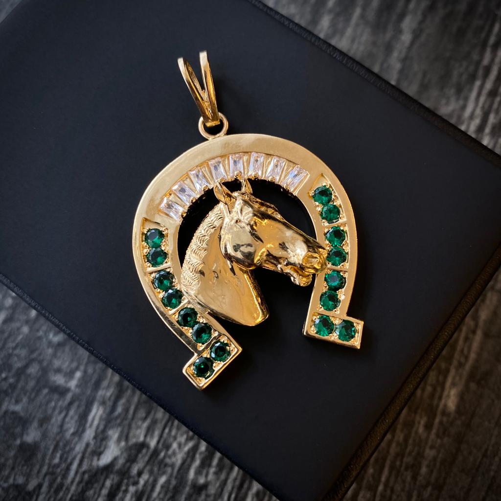 Dije Caballo 18.3gr/5.0cm Herradura Oro Amarillo Circones Verdes Blancos