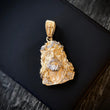 Dije Cristo 8.5gr/4.0cm Rostro Dos Oros Circones Blancos Mate