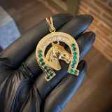 Dije Caballo 18.3gr/5.0cm Herradura Oro Amarillo Circones Verdes Blancos