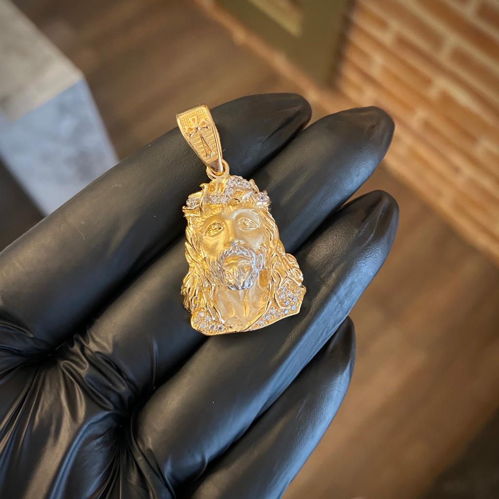 Dije Cristo 8.5gr/4.0cm Rostro Dos Oros Circones Blancos Mate