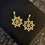Dije Timon 2.5gr / 2.6cm Circones Verdes Blancos Oro Amarillo*