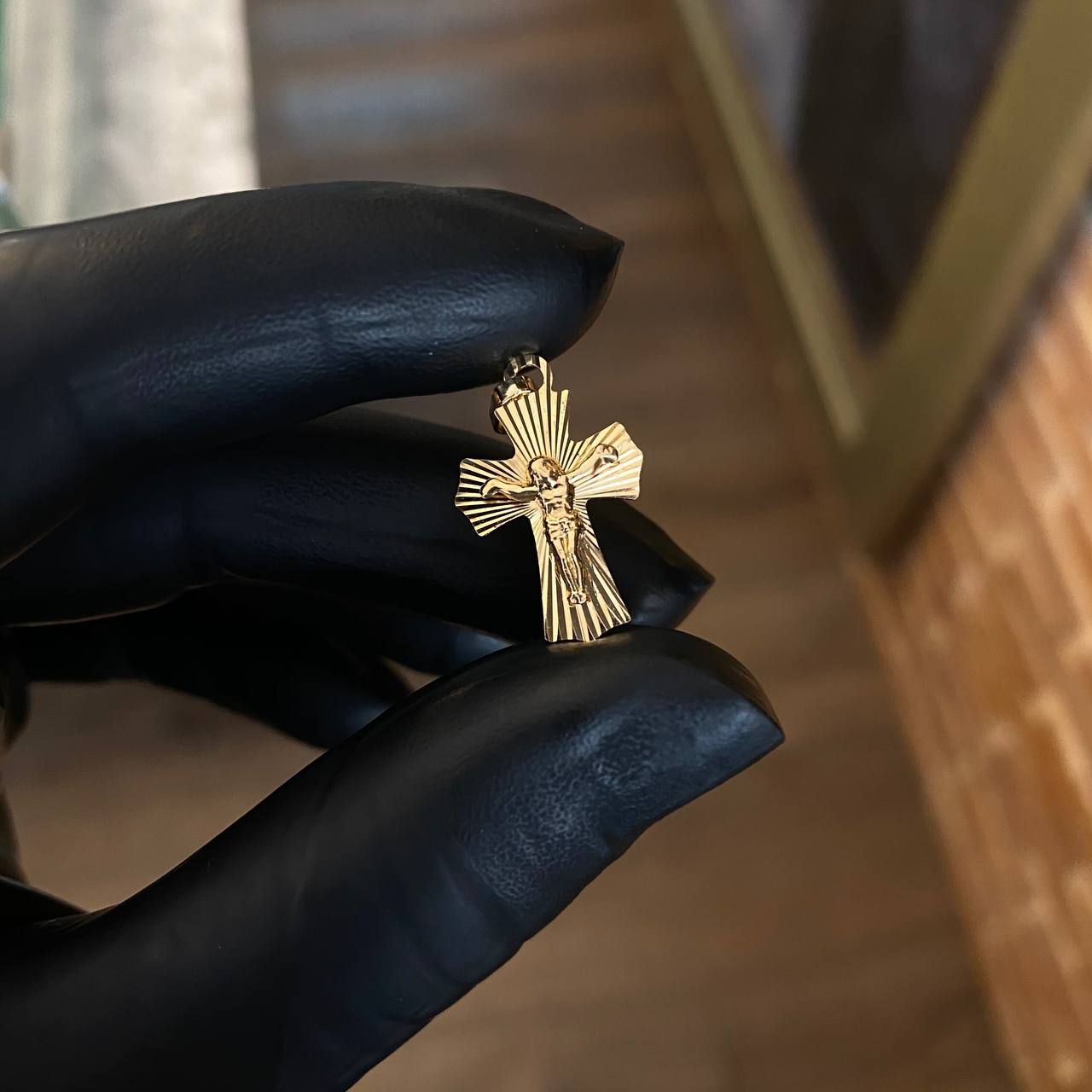 Dije Cristo Cruz Diamantada 1.2gr / 2.7cm Oro Amarillo