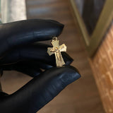 Dije Cristo Cruz Diamantada 1.2gr / 2.7cm Oro Amarillo