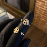 Anillo Abrazo Flor 1.95gr T7 3/4 Circones Blancos Oro Amarillo*