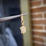 Dije Tortuga 0.4gr/1.6cm Tiny Circones Blancos Oro Amarillo*