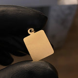 Dije Placa Rectangular Curva 1.35gr / 2.3cm (1.5cm*1.3cm) Liso Mate Oro Amarillo