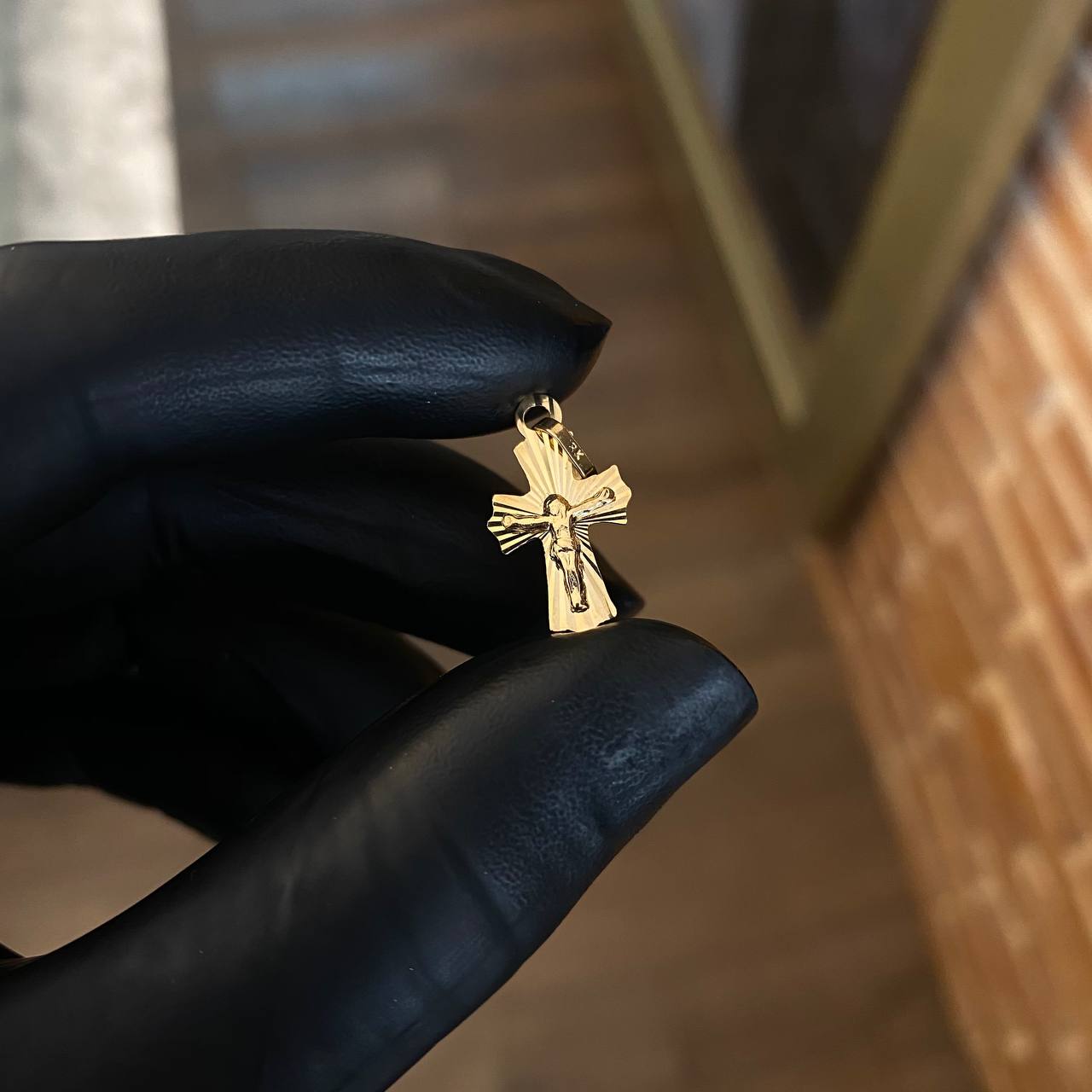 Dije Cristo Cruz Diamantada 0.85gr / 2.4cm Oro Amarillo