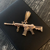 Dije Fusil de Asalto 15.65gr/4*6cm Circones Negros Blancos Oro Rosa*