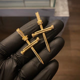 Dije Cruz Clavo 3.8gr / 4.6cm Circones Blancos Oro Amarillo