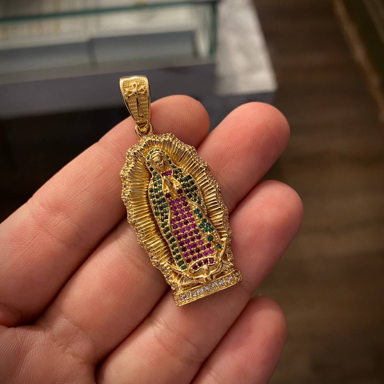 Dije Virgen de Guadalupe 9.75gr/4.8cm Circones Blancos Verde Fucsias Oro Amarillo