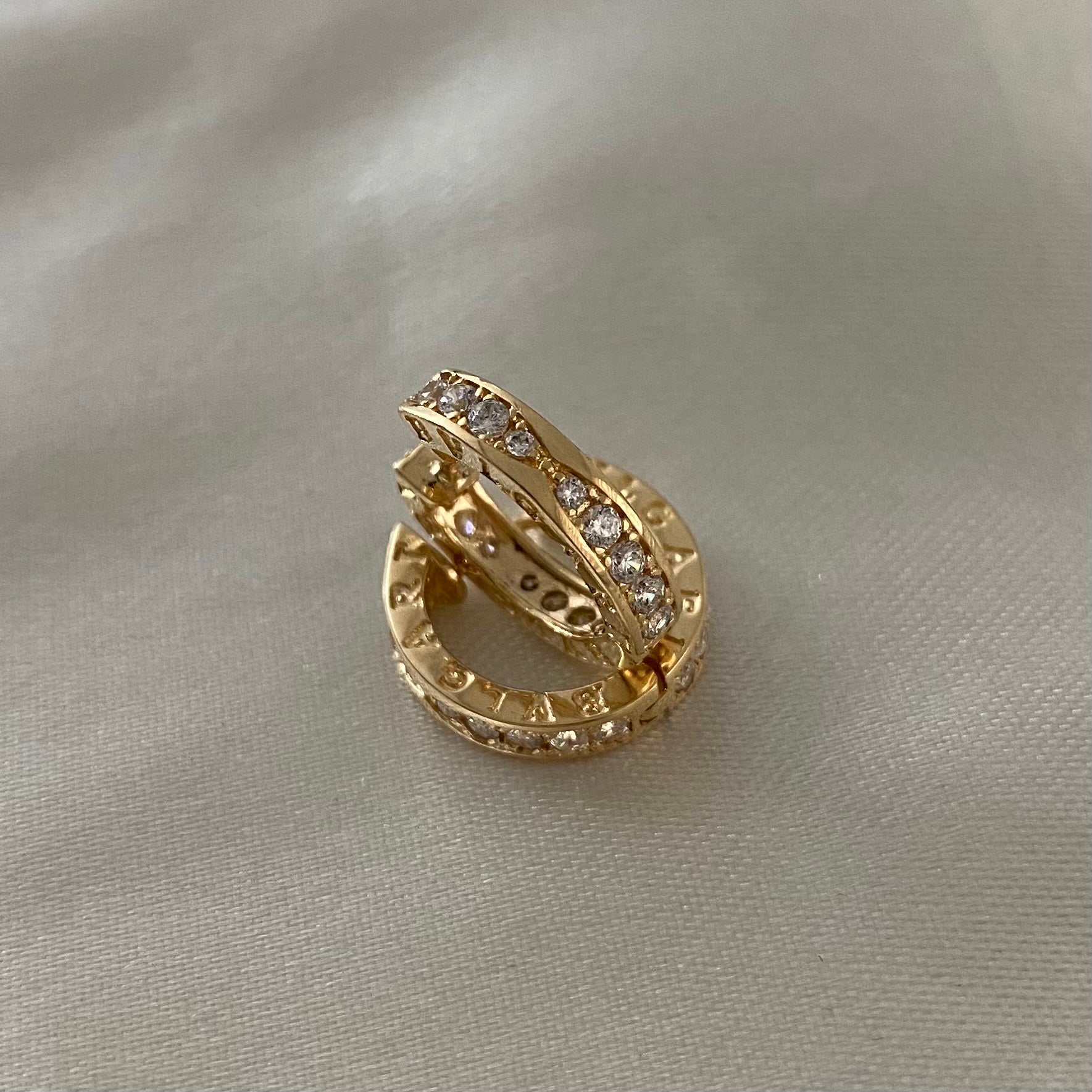 Candongas Bv 4.3gr/1.5cm Circones Blancos Oro Amarillo