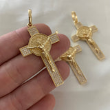 Dije Cruz Cristo San Benito 6.95gr Circones Blancos Oro Amarillo