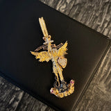 Dije San Miguel Arcangel 8.65gr/5.5cm Circones Blancos Rojos Negros Tres Oros