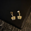 Dije Corona de Rey 0.7gr/1.5cm Circones Blancos y Verdes