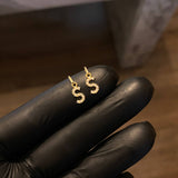 Dije Letra S 0.25gr/1.5cm Circones Blancos Oro Amarillo